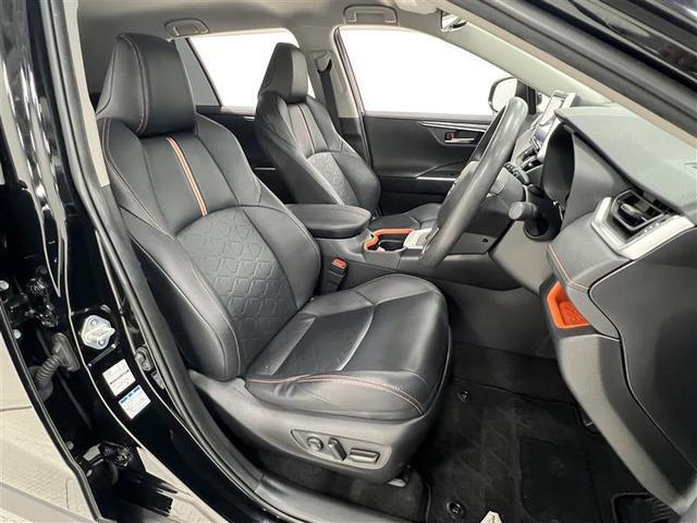 運転席は８ＷＡＹパワーシート！最適なドライビングポジションに調整できます！電動ランバーサポートで運転時の腰の負担を軽減できます！