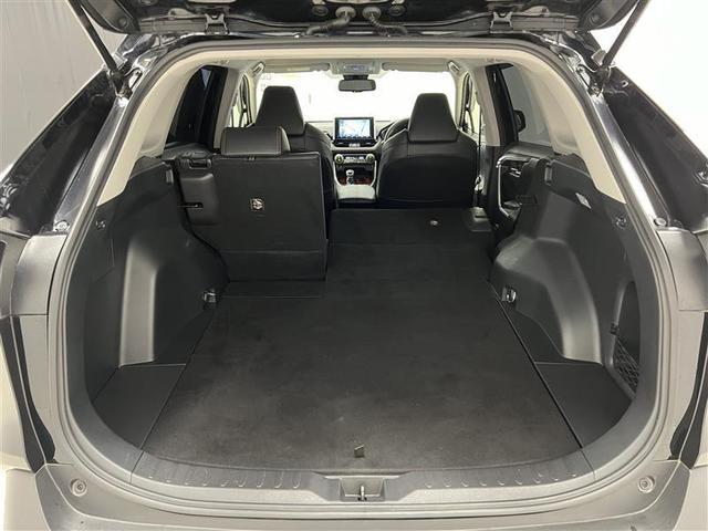 リヤシートは６：４分割可倒式！