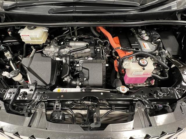 エスクァイア ハイブリッドGi 禁煙車 モデリスタフルエアロ 衝突被害軽減ブレーキ LEDライト 9インチナビ ブルートゥース CD DVD 雨滴除去機能付バックモニター ETC シートヒーター 15AW スペアタイヤ 点検記録簿(7枚目)