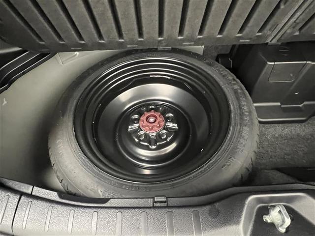 エスクァイア ハイブリッドGi 禁煙車 モデリスタフルエアロ 衝突被害軽減ブレーキ LEDライト 9インチナビ ブルートゥース CD DVD 雨滴除去機能付バックモニター ETC シートヒーター 15AW スペアタイヤ 点検記録簿(9枚目)