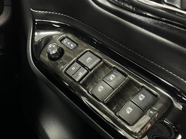 エスクァイア ハイブリッドGi 禁煙車 モデリスタフルエアロ 衝突被害軽減ブレーキ LEDライト 9インチナビ ブルートゥース CD DVD 雨滴除去機能付バックモニター ETC シートヒーター 15AW スペアタイヤ 点検記録簿(32枚目)