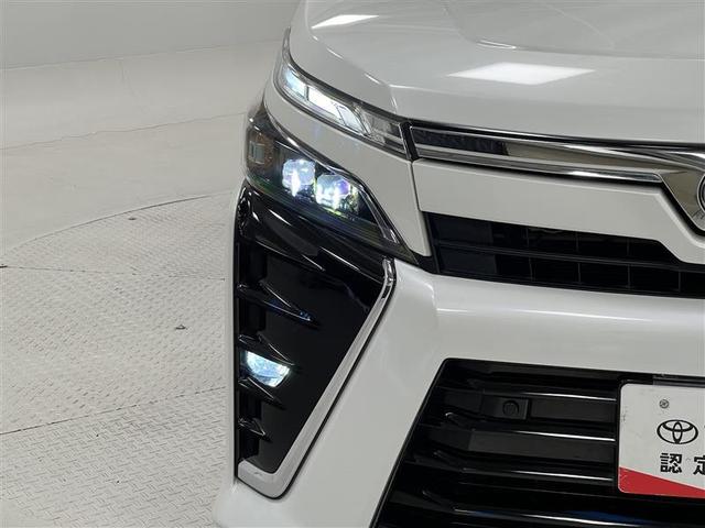 ヴォクシー ＺＳ　煌ＩＩＩ　禁煙車　ＴＲＤカーボン調デカール　衝突被害軽減ブレーキ　１０インチＳＤナビ　バックモニター　後席モニター　ＥＴＣ２．０　ホイールロックナット　両側パワースライドドア　スマートキー　点検記録簿（5枚目）