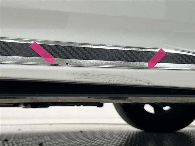 ヴォクシー ＺＳ　煌ＩＩＩ　禁煙車　ＴＲＤカーボン調デカール　衝突被害軽減ブレーキ　１０インチＳＤナビ　バックモニター　後席モニター　ＥＴＣ２．０　ホイールロックナット　両側パワースライドドア　スマートキー　点検記録簿（7枚目）