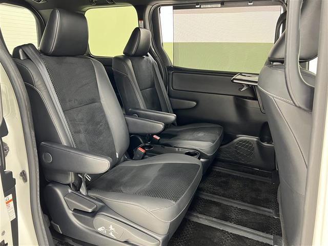 ヴォクシー ＺＳ　煌ＩＩＩ　禁煙車　ＴＲＤカーボン調デカール　衝突被害軽減ブレーキ　１０インチＳＤナビ　バックモニター　後席モニター　ＥＴＣ２．０　ホイールロックナット　両側パワースライドドア　スマートキー　点検記録簿（29枚目）