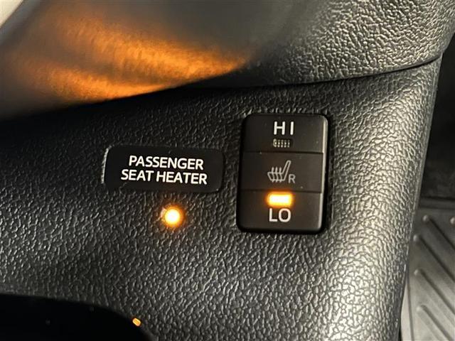 プリウスＰＨＶ Ｓナビパッケージ　衝突被害軽減ブレーキ　ＬＥＤヘッドライト　クルーズコントロール　１１．６インチナビ　フルセグＴＶ　ブルートゥース　バックモニター　ＥＴＣ２．０　シートヒーター　充電ケーブル　スマートキー　点検記録簿（28枚目）