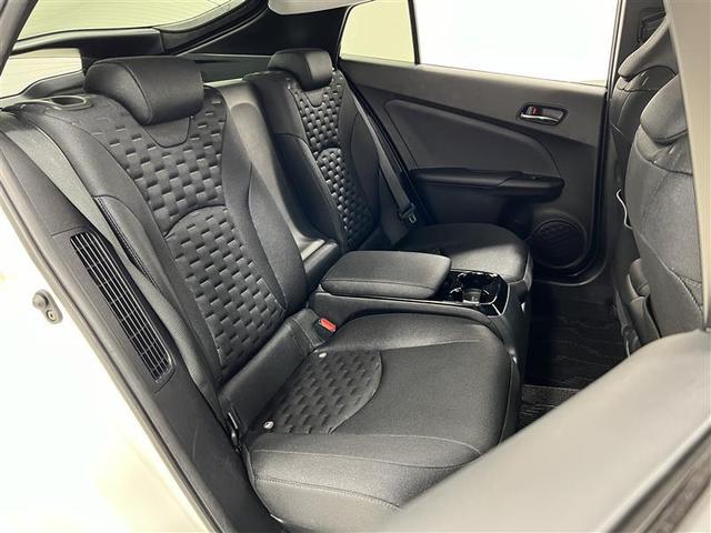 プリウスＰＨＶ Ｓナビパッケージ　衝突被害軽減ブレーキ　ＬＥＤヘッドライト　クルーズコントロール　１１．６インチナビ　フルセグＴＶ　ブルートゥース　バックモニター　ＥＴＣ２．０　シートヒーター　充電ケーブル　スマートキー　点検記録簿（29枚目）