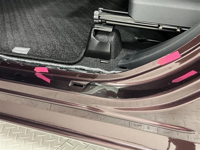 ルーミー Ｘ　Ｓ　禁煙車　エントリーＳＤナビ　ワンセグＴＶ　ブルートゥース　ＣＤ　ＳＤ　バックモニター　バックモニター　マニュアルエアコン　　シートヒーター　助手席パワースライドドア　スマートキー　点検記録簿（5枚目）