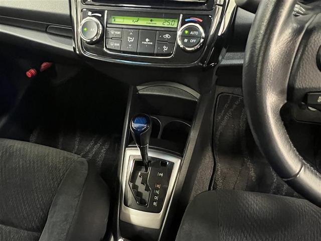 カローラアクシオ ハイブリッドG 禁煙車 スマートエントリ キーレスキー ETC車載器 ナビ&TV パワーウィンドウ ABS カーテンエアバッグ パワーステアリング バックカメラ 横滑り防止 エアコン フルセグ(18枚目)