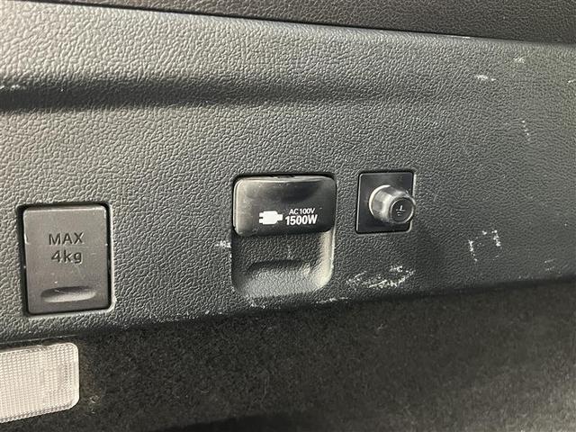 プリウス Aツーリングセレクション 禁煙車 モデリスタフルエアロ ローダウン LEDライト 9インチナビ HDMI接続 バックモニター ETC2.0 パワーシート シートヒーター スペアタイヤ AC100V 17インチAW 記録簿(25枚目)