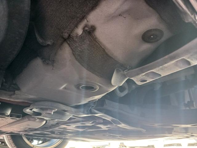 プリウス Ｓツーリングセレクション　禁煙車　衝突被害軽減ブレーキ　ＬＥＤライト　９インチナビ　ブルートゥース　ＣＤ・ＤＶＤ　パノラミックビューモニター　ＥＴＣ２．０　シートヒーター　ＡＣ１００Ｖ　１７インチＡＷ　スマートキー　記録簿（14枚目）