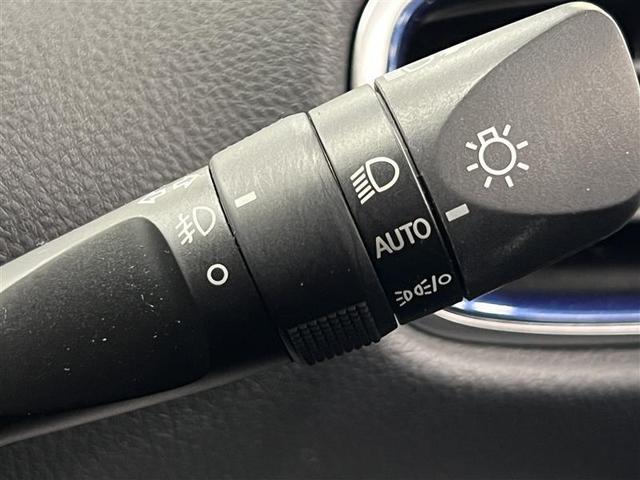 プリウス Ｓツーリングセレクション　禁煙車　衝突被害軽減ブレーキ　ＬＥＤライト　９インチナビ　ブルートゥース　ＣＤ・ＤＶＤ　パノラミックビューモニター　ＥＴＣ２．０　シートヒーター　ＡＣ１００Ｖ　１７インチＡＷ　スマートキー　記録簿（20枚目）