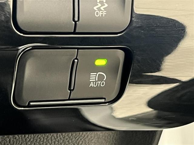 プリウス Ｓツーリングセレクション　禁煙車　衝突被害軽減ブレーキ　ＬＥＤライト　９インチナビ　ブルートゥース　ＣＤ・ＤＶＤ　パノラミックビューモニター　ＥＴＣ２．０　シートヒーター　ＡＣ１００Ｖ　１７インチＡＷ　スマートキー　記録簿（31枚目）