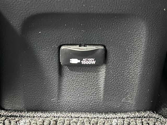 プリウス Ｓツーリングセレクション　禁煙車　衝突被害軽減ブレーキ　ＬＥＤライト　９インチナビ　ブルートゥース　ＣＤ・ＤＶＤ　パノラミックビューモニター　ＥＴＣ２．０　シートヒーター　ＡＣ１００Ｖ　１７インチＡＷ　スマートキー　記録簿（38枚目）