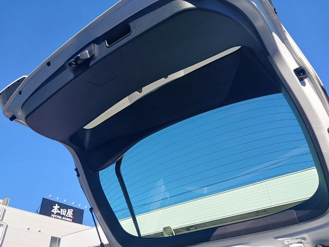 プリウス Ｓツーリングセレクション　禁煙車　衝突被害軽減ブレーキ　ＬＥＤライト　９インチナビ　ブルートゥース　ＣＤ・ＤＶＤ　パノラミックビューモニター　ＥＴＣ２．０　シートヒーター　ＡＣ１００Ｖ　１７インチＡＷ　スマートキー　記録簿（40枚目）