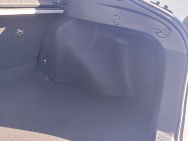 プリウス Ｓツーリングセレクション　禁煙車　衝突被害軽減ブレーキ　ＬＥＤライト　９インチナビ　ブルートゥース　ＣＤ・ＤＶＤ　パノラミックビューモニター　ＥＴＣ２．０　シートヒーター　ＡＣ１００Ｖ　１７インチＡＷ　スマートキー　記録簿（42枚目）