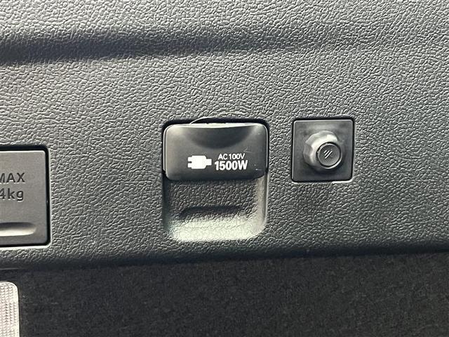 プリウス Ｓツーリングセレクション　禁煙車　衝突被害軽減ブレーキ　ＬＥＤライト　９インチナビ　ブルートゥース　ＣＤ・ＤＶＤ　パノラミックビューモニター　ＥＴＣ２．０　シートヒーター　ＡＣ１００Ｖ　１７インチＡＷ　スマートキー　記録簿（43枚目）