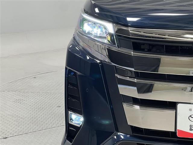 ノア Si ダブルバイビーII 横滑防止装置 PCS スマートキ- 整備記録簿 Wエアコン Bモニター DVD再生可 フルセグテレビ ETC付き アイドリングS オートエアコン PS クルーズC ナビ&TV PW ウォークスルー(5枚目)