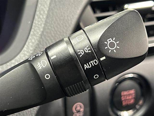 ノア Si ダブルバイビーII 横滑防止装置 PCS スマートキ- 整備記録簿 Wエアコン Bモニター DVD再生可 フルセグテレビ ETC付き アイドリングS オートエアコン PS クルーズC ナビ&TV PW ウォークスルー(12枚目)