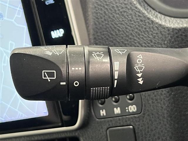 ノア Si ダブルバイビーII 横滑防止装置 PCS スマートキ- 整備記録簿 Wエアコン Bモニター DVD再生可 フルセグテレビ ETC付き アイドリングS オートエアコン PS クルーズC ナビ&TV PW ウォークスルー(13枚目)