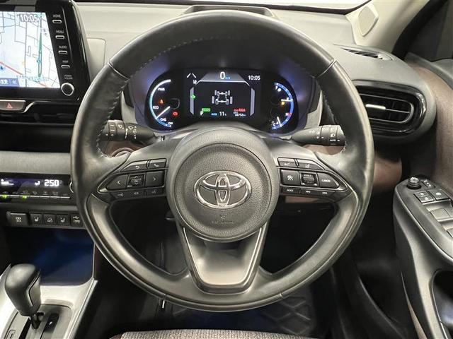 ヤリスクロス ハイブリッドZ クルーズC 横滑防止装置 リアカメラ ワンオーナー車 フルセグ地デジ LEDライト メモリーナビゲーション 点検記録簿 ナビ&TV 盗難防止装置 電動シート AW キーレス 寒冷地仕様 スマートキー(9枚目)