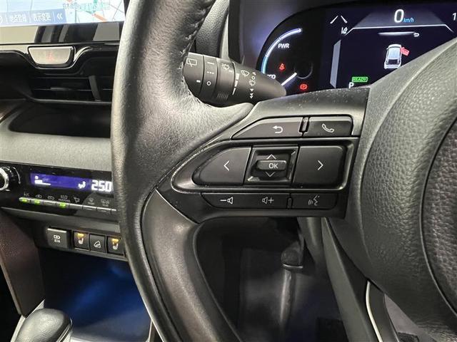 ヤリスクロス ハイブリッドZ クルーズC 横滑防止装置 リアカメラ ワンオーナー車 フルセグ地デジ LEDライト メモリーナビゲーション 点検記録簿 ナビ&TV 盗難防止装置 電動シート AW キーレス 寒冷地仕様 スマートキー(10枚目)