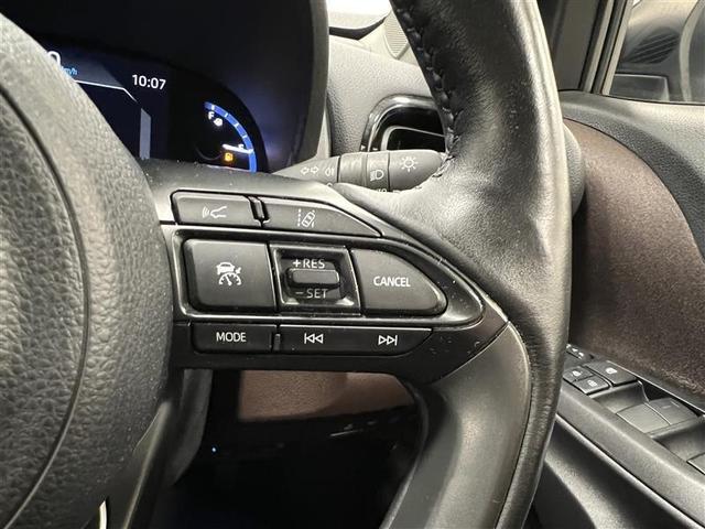 ヤリスクロス ハイブリッドZ クルーズC 横滑防止装置 リアカメラ ワンオーナー車 フルセグ地デジ LEDライト メモリーナビゲーション 点検記録簿 ナビ&TV 盗難防止装置 電動シート AW キーレス 寒冷地仕様 スマートキー(11枚目)