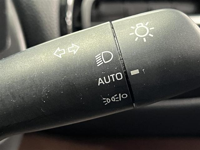 ヤリスクロス ハイブリッドZ インテリジェントキー アルミホイル LEDライト 1オ-ナ- リアカメラ クルーズコントロール 横滑り防止システム ナビTV メモリーナビゲーション 電動シ-ト パワステ オートエアコン キーフリー(12枚目)