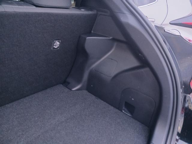 ヤリス ハイブリッドＺ　認定中古車　禁煙車　衝突被害軽減ブレーキ　ＬＥＤライト　ディスプレイオーディオ　ＣＤ・ＤＶＤ再生　パノラミックビューモニター　ＥＴＣ２．０　シートヒーター　１５インチ社外ＡＷ　スペアタイヤ　記録簿（38枚目）