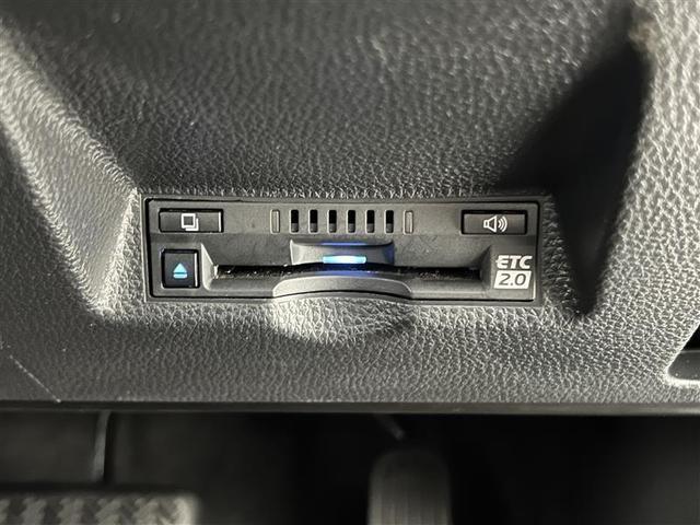 ヤリス ハイブリッドＺ　認定中古車　禁煙車　衝突被害軽減ブレーキ　ＬＥＤライト　ディスプレイオーディオ　ＣＤ・ＤＶＤ再生　パノラミックビューモニター　ＥＴＣ２．０　シートヒーター　１５インチ社外ＡＷ　スペアタイヤ　記録簿（42枚目）