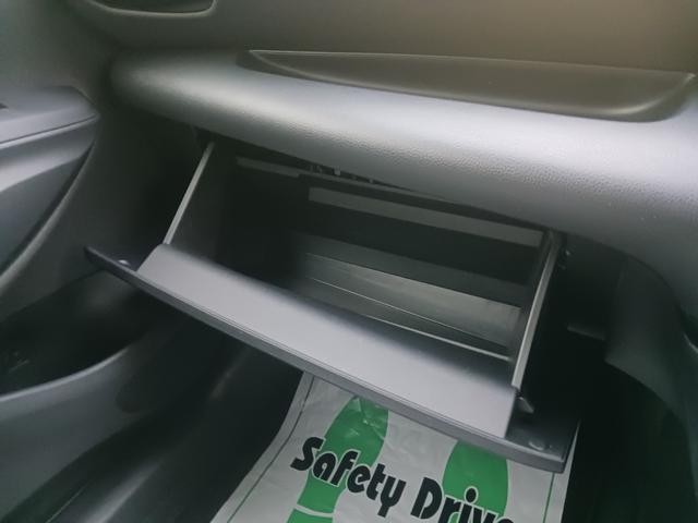 ヤリス ハイブリッドＺ　認定中古車　禁煙車　衝突被害軽減ブレーキ　ＬＥＤライト　ディスプレイオーディオ　ＣＤ・ＤＶＤ再生　パノラミックビューモニター　ＥＴＣ２．０　シートヒーター　１５インチ社外ＡＷ　スペアタイヤ　記録簿（43枚目）