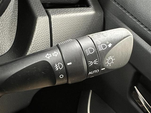 ルーミー カスタムＧ　認定中古車　ヒョウ害車　両側パワースライドドア　ＬＥＤライト　７インチＳＤナビ　ＣＤ・ＤＶＤ再生　バックモニター　オートエアコン　１４インチＡＷ　スペアタイヤ　ワンオーナー　スマートキー　点検記録簿（15枚目）