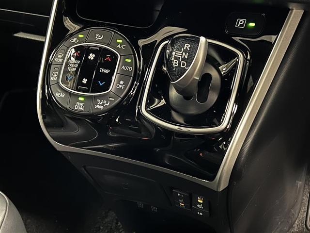 ヴォクシー ハイブリッドＺＳ　煌ＩＩＩ　認定中古車　禁煙車　衝突被害軽減ブレーキ　両側パワースライドドア　カロッツェリア９インチナビ　バックモニター　ＥＴＣ　シートヒーター　スペアタイヤ　１６インチＡＷ　スマートキー　点検記録簿（20枚目）