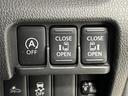 運転席からも両側オートスライドドアの開閉操作可能!アイドリングストップ機能あり!スイッチでON/OFF切り替え可能!