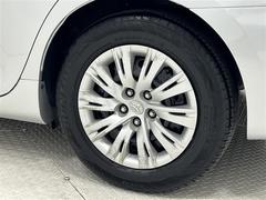 タイヤサイズは２１５／６０Ｒ１６！ホイールキャップにキズあり。残り溝は６ミリ程度です！ 5