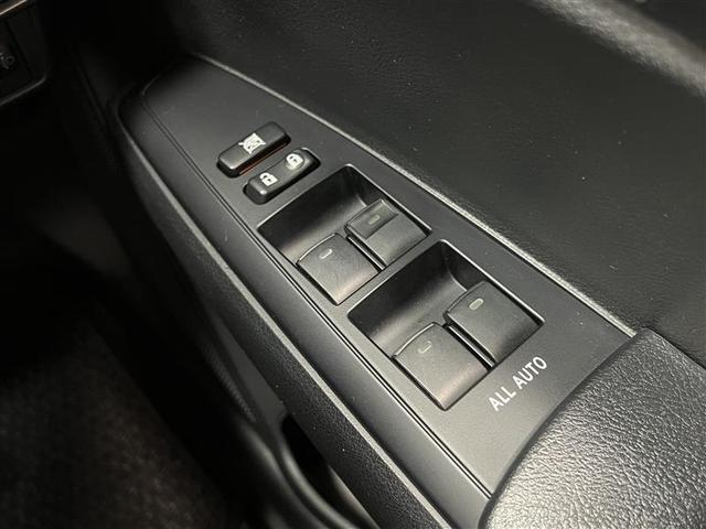 カローラアクシオ ハイブリッド 禁煙車 トヨタセーフティセンス プリクラッシュセーフティ レーンデパーチャーアラート オートマチックハイビーム 7インチナビ ETC 電動格納式ドアミラー パワーウィンドウ ワイヤレスキー 点検記録簿(21枚目)