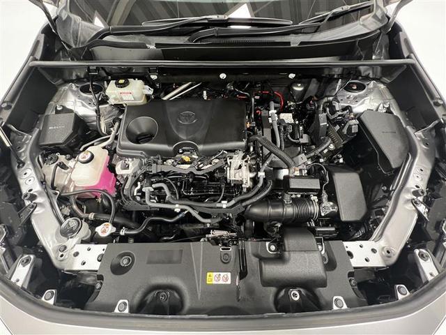 エンジンルームも隅々まで掃除がいきわたっています！ハイブリッド部分には初度登録年月から１０年、もしくは累計走行２０万キロのいずれか早い方までのハイブリッド保証付！