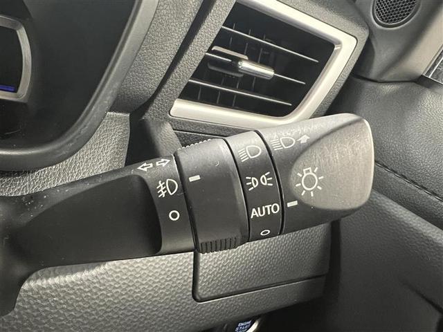 ルーミー カスタムG S ヒョウ害車 衝突被害軽減ブレーキ LEDライト&フォグ 9インチナビ フルセグTV ブルートゥース CD DVD再生 SD バックモニター ETC 両側パワースライドドア 電子カードキー 点検記録簿(12枚目)