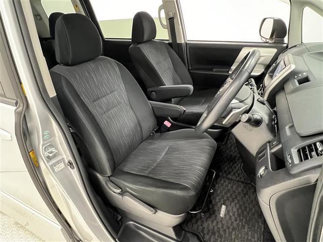 ノア Ｓｉ　禁煙車　ＨＩＤライト　コンライト　７インチＨＤＤナビ　フルセグＴＶ　ブルートゥース　ＣＤ　ＤＶＤ　ＳＤ　ミュージックサーバー　後席モニター　ＥＴＣ　パドルシフト　１６ＡＷ　スマートキー　点検記録簿（19枚目）