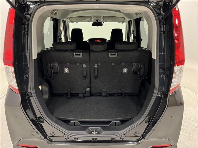 ラゲージスペースは必要十分な大きさ！大きなモノを載せたい時は、後席を分割で倒すことも出来ます！