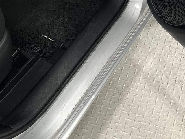シエンタ Ｘ　Ｖパッケージ　ワンセグ　記録簿　ワンオーナー車　ナビＴＶ　バックアイカメラ　横滑り防止機能　エアバック　３列シート　ＰＳ　メモリーナビ　アイドルストップ　リモコンキー　ＡＢＳ　マニュアルエアコン　パワーウインドウ（6枚目）