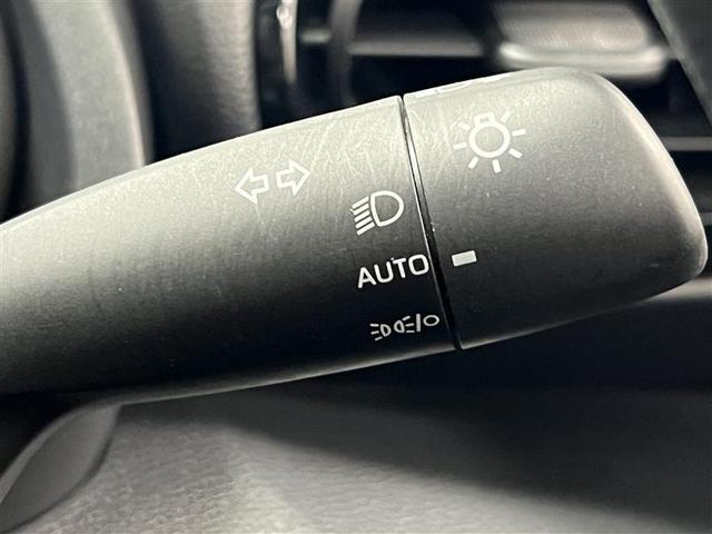 ヤリス Ｇ　バックモニタ－　誤発進抑制機能　１オーナー車　スマートキー　盗難防止装置　横滑り防止機能　キーレス　ＥＴＣ　オートエアコン　メモリーナビ　ＡＢＳ　運転席エアバック　サイドエアバッグ　ＤＶＤ再生　ナビ（10枚目）