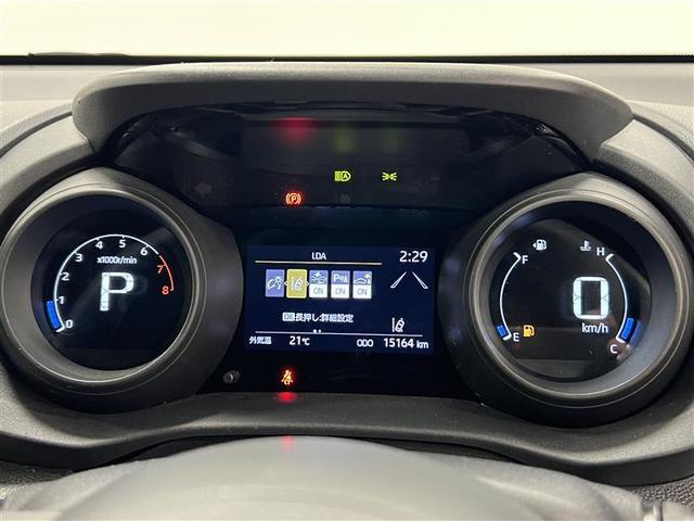 ヤリス Ｇ　バックモニタ－　誤発進抑制機能　１オーナー車　スマートキー　盗難防止装置　横滑り防止機能　キーレス　ＥＴＣ　オートエアコン　メモリーナビ　ＡＢＳ　運転席エアバック　サイドエアバッグ　ＤＶＤ再生　ナビ（11枚目）