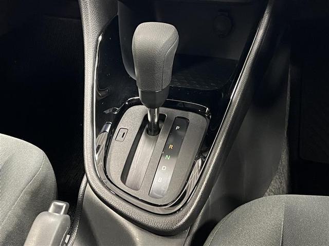 ヤリス Ｇ　バックモニタ－　誤発進抑制機能　１オーナー車　スマートキー　盗難防止装置　横滑り防止機能　キーレス　ＥＴＣ　オートエアコン　メモリーナビ　ＡＢＳ　運転席エアバック　サイドエアバッグ　ＤＶＤ再生　ナビ（21枚目）