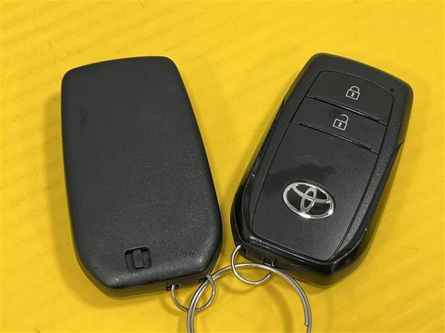 ヤリス Ｇ　バックモニタ－　誤発進抑制機能　１オーナー車　スマートキー　盗難防止装置　横滑り防止機能　キーレス　ＥＴＣ　オートエアコン　メモリーナビ　ＡＢＳ　運転席エアバック　サイドエアバッグ　ＤＶＤ再生　ナビ（25枚目）
