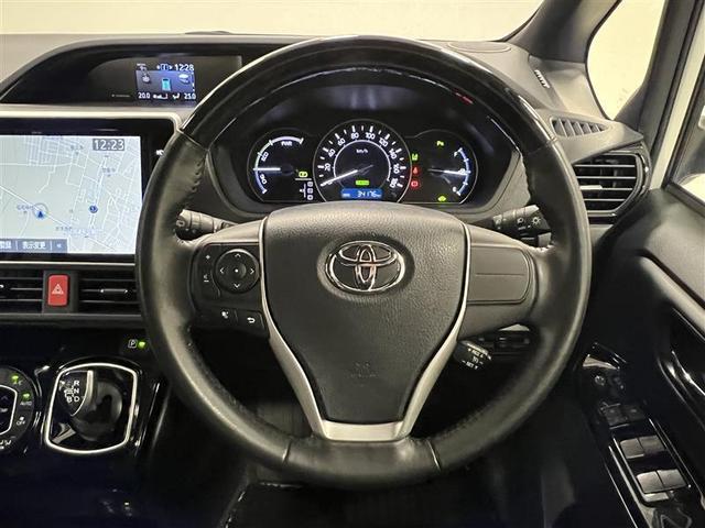 ノア ハイブリッドＳｉ　ダブルバイビーＩＩＩ　地デジ　バックモニター　両側ＰＳＤ　ＬＥＤ　ナビ＆ＴＶ　ＤＶＤ　横滑り防止装置　アルミホイール　スマキー　エアバッグ　クルコン　ＡＣ　３列シート　キーフリー　１オ－ナ－　ＥＴＣ　メモリーナビ（9枚目）