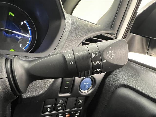 ノア ハイブリッドＳｉ　ダブルバイビーＩＩＩ　地デジ　バックモニター　両側ＰＳＤ　ＬＥＤ　ナビ＆ＴＶ　ＤＶＤ　横滑り防止装置　アルミホイール　スマキー　エアバッグ　クルコン　ＡＣ　３列シート　キーフリー　１オ－ナ－　ＥＴＣ　メモリーナビ（12枚目）