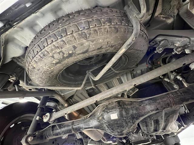 ハイゼットカーゴ ＤＸ　ＳＡＩＩＩ　バックモニタ　カーナビ　１オーナー車　ヘッドライトＬＥＤ　横滑防止装置　メモリナビ　オートエアコン　キ－レス　デュアルエアバッグ　エコアイドル　前席パワーウィンドウ　運転席エアバッグ　ＡＢＳ（8枚目）