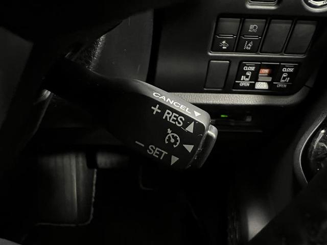 ノア Si ダブルバイビーII 横滑防止装置 PCS スマートキ- Wエアコン Bモニター DVD再生可 フルセグテレビ ETC付き アイドリングS オートエアコン PS クルーズC ナビ&TV PW ウォークスルー ワンオーナ(12枚目)