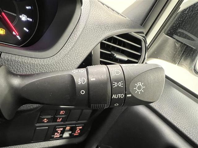 ノア Si ダブルバイビーII 横滑防止装置 PCS スマートキ- Wエアコン Bモニター DVD再生可 フルセグテレビ ETC付き アイドリングS オートエアコン PS クルーズC ナビ&TV PW ウォークスルー ワンオーナ(13枚目)