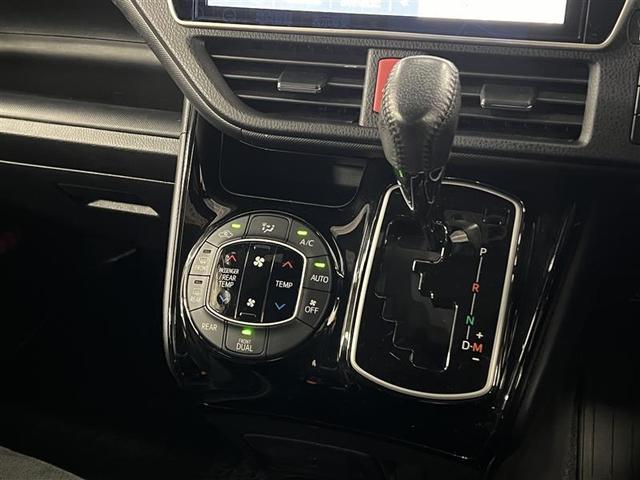 ノア Si ダブルバイビーII 横滑防止装置 PCS スマートキ- Wエアコン Bモニター DVD再生可 フルセグテレビ ETC付き アイドリングS オートエアコン PS クルーズC ナビ&TV PW ウォークスルー ワンオーナ(20枚目)